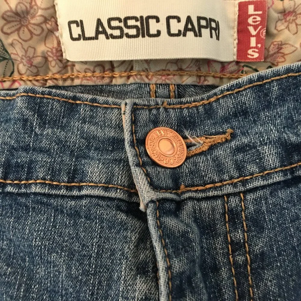 Levi's Women's Classic Capri Blue Jean Size 16 New - Picture 6 of 7